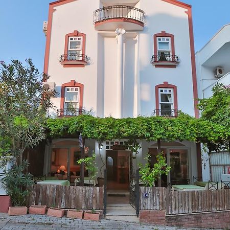 White House Apart Kaş Luaran gambar