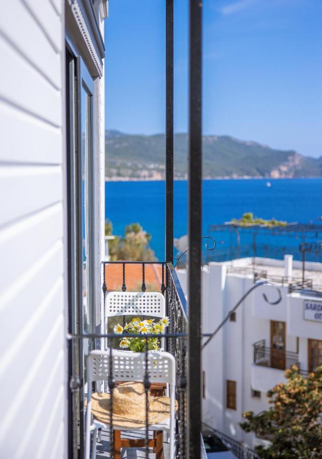 White House Apart Kaş Luaran gambar