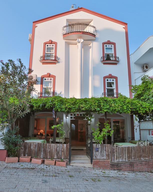 White House Apart Kaş Luaran gambar