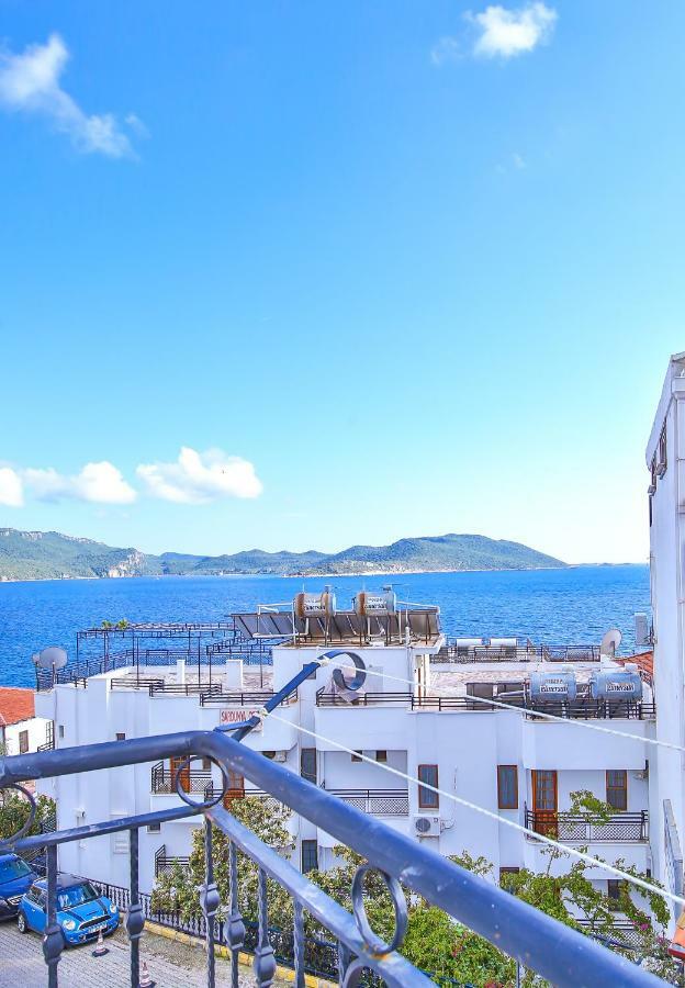 White House Apart Kaş Luaran gambar