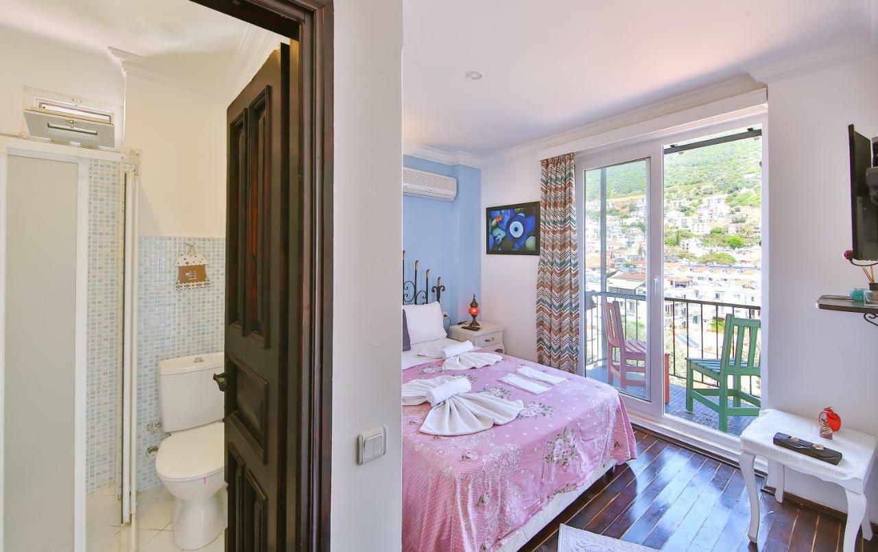 White House Apart Kaş Luaran gambar